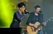 Alicia Keys y Alejandro Sanz actuando en la Gala de los Premios 40 Principales 2012
