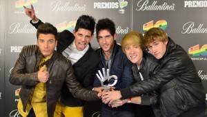 Auryn posando con su Premio 40 Principales 2012