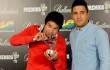 Cali y el Dandee posando con Premio 40 Principales 2012
