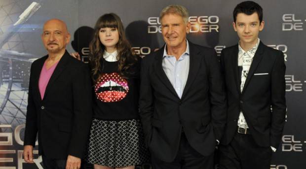 Ben Kingsley, Hailee Steinfeld, Harrison Ford y Asa Butterfield presentando "El juego de Ender" 