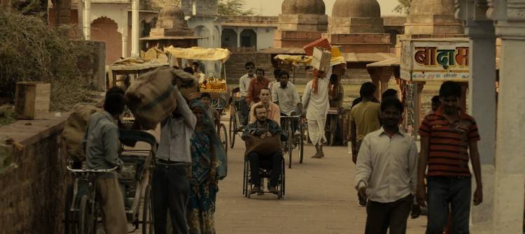 Imagen de la película "Anochece en la India"