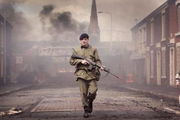 Jack O’Connell en una sencuencia de guerra en la película "71"