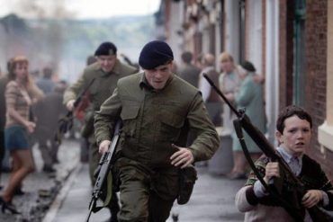 Jack O’Connell en una sencuencia de guerra en la película 