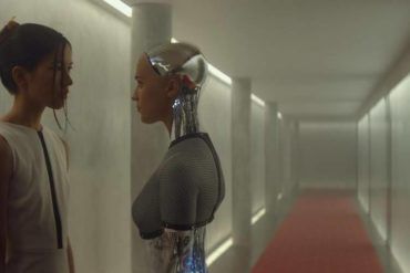 Sonoya Mizuno y Alicia Vikander - Foto de Ex Machina