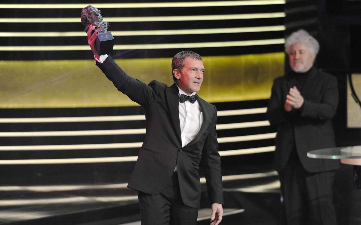 Premios Goya 2015 Goya De Honor Pedro Almodovar Y Antonio Banderas 1200x750
