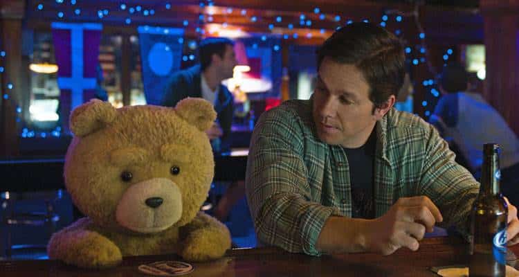 Ted y Mark Wahlberg en la película 'Ted 2' (2015)