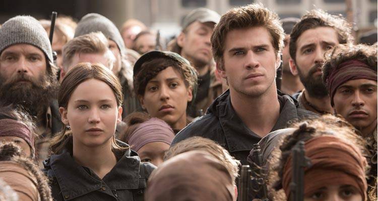Katniss Everdeen (Jennifer Lawrence) y Gale (Liam Hemsworth) en Sinsajo Parte 2