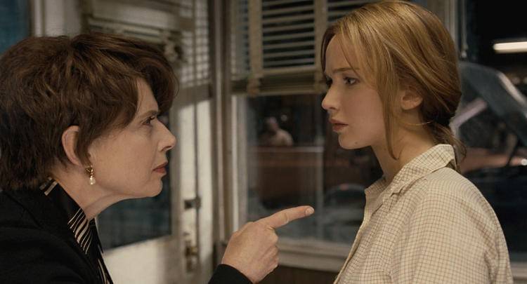 Jennifer Lawrence e Isabella Rossellini en la película 'Joy'