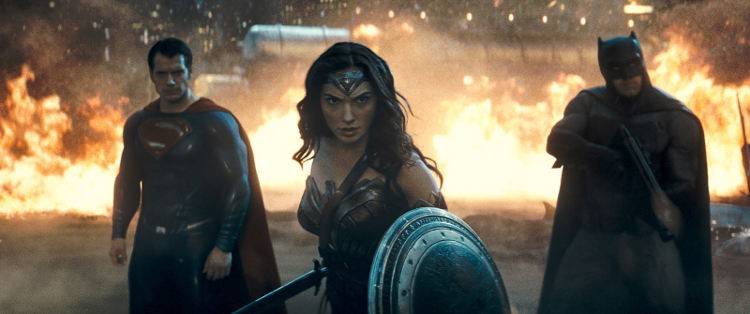 Henry Cavill es superman, Gal Gadot interpreta a Wonder Woman y Ben Affleck es Batman