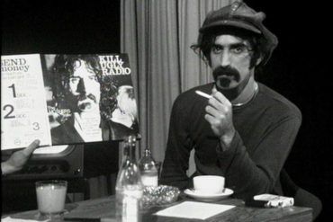El músico Frank Zappa durante una entrevista