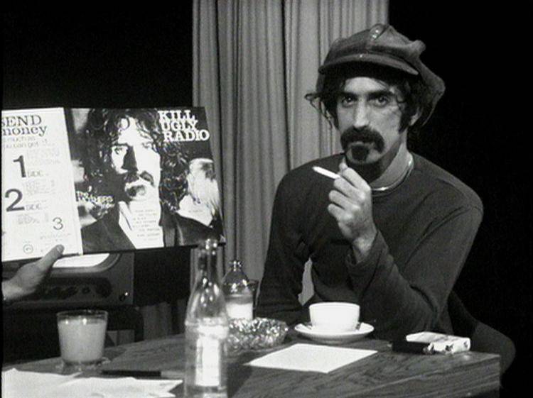 El músico Frank Zappa durante una entrevista
