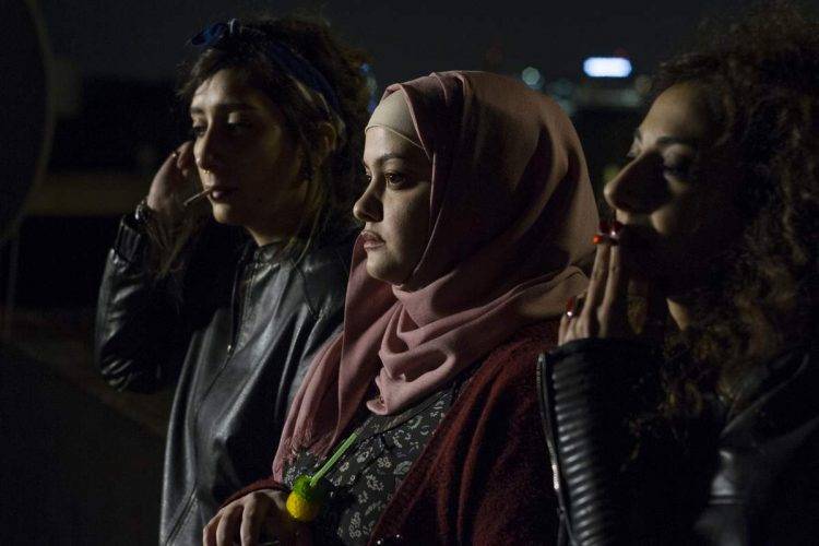 Sana Jammelieh es Salma, Shaden Kanboura es Noor y Mouna Hawa es Leila - Crítica Bar Bahar