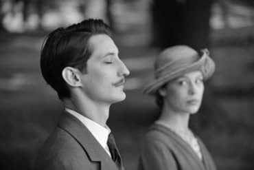 Paula Beer y Pierre Niney en una escena de Frantz