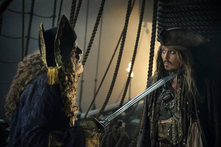 Johnny Depp y Geoffrey Rush en 'Piratas del Caribe: La venganza de Salazar'