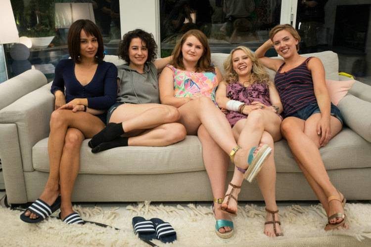 Ilana Glazer, Jillian Bell, Kate McKinnon, Scarlett Johansson y Zoë Kravitz son el reparto de "Una noche fuera de control"