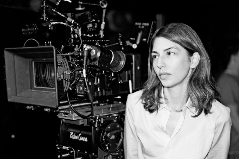 Sofia Coppola junto a una cámara de cine