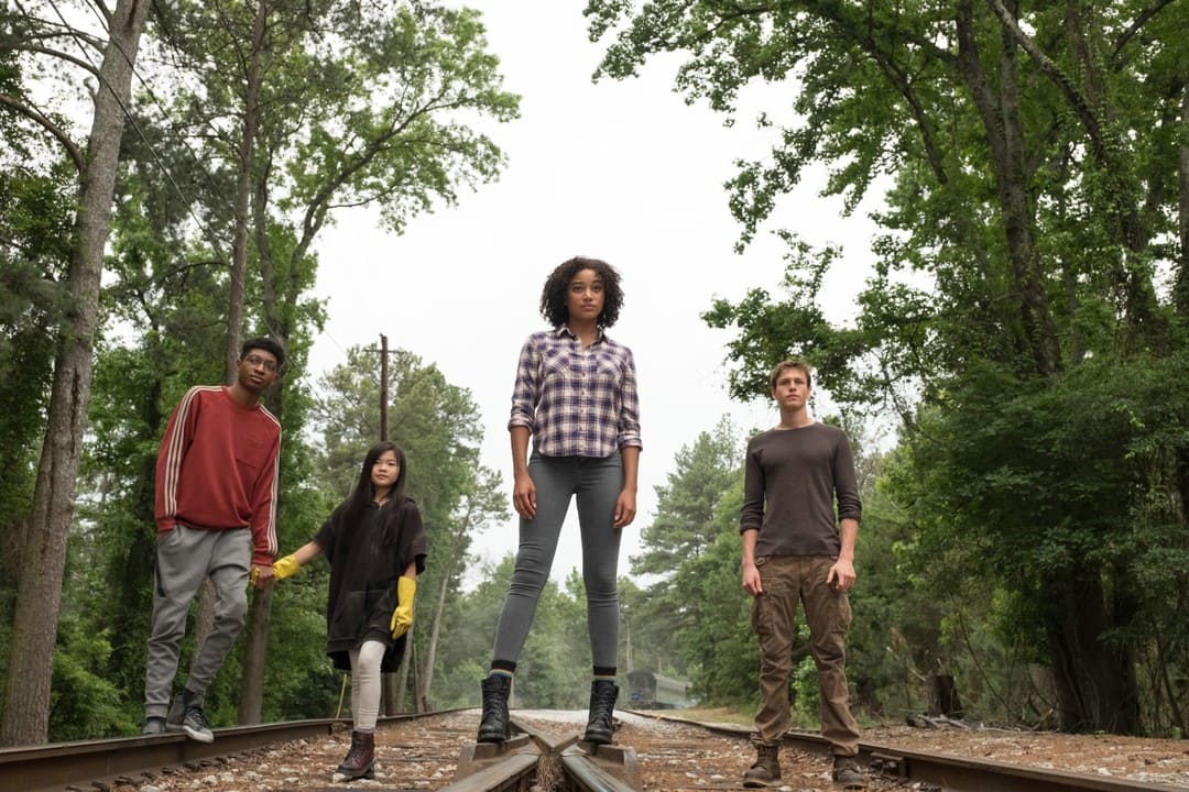 Amandla Stenberg, Harris Dickinson, Miya Cech y Skylan Brooks en MENTES PELIGROSAS