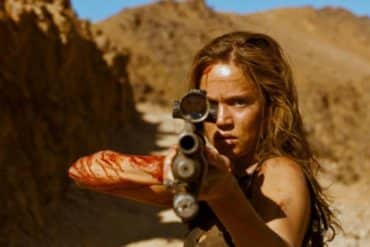 Una secuencia de la película Revenge (2017)