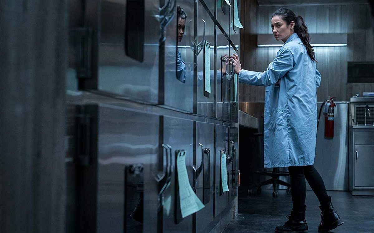 Shay Mitchell En Cadaver 1200x750