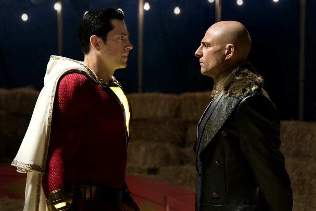 Mark Strong y Zachary Levi en la película