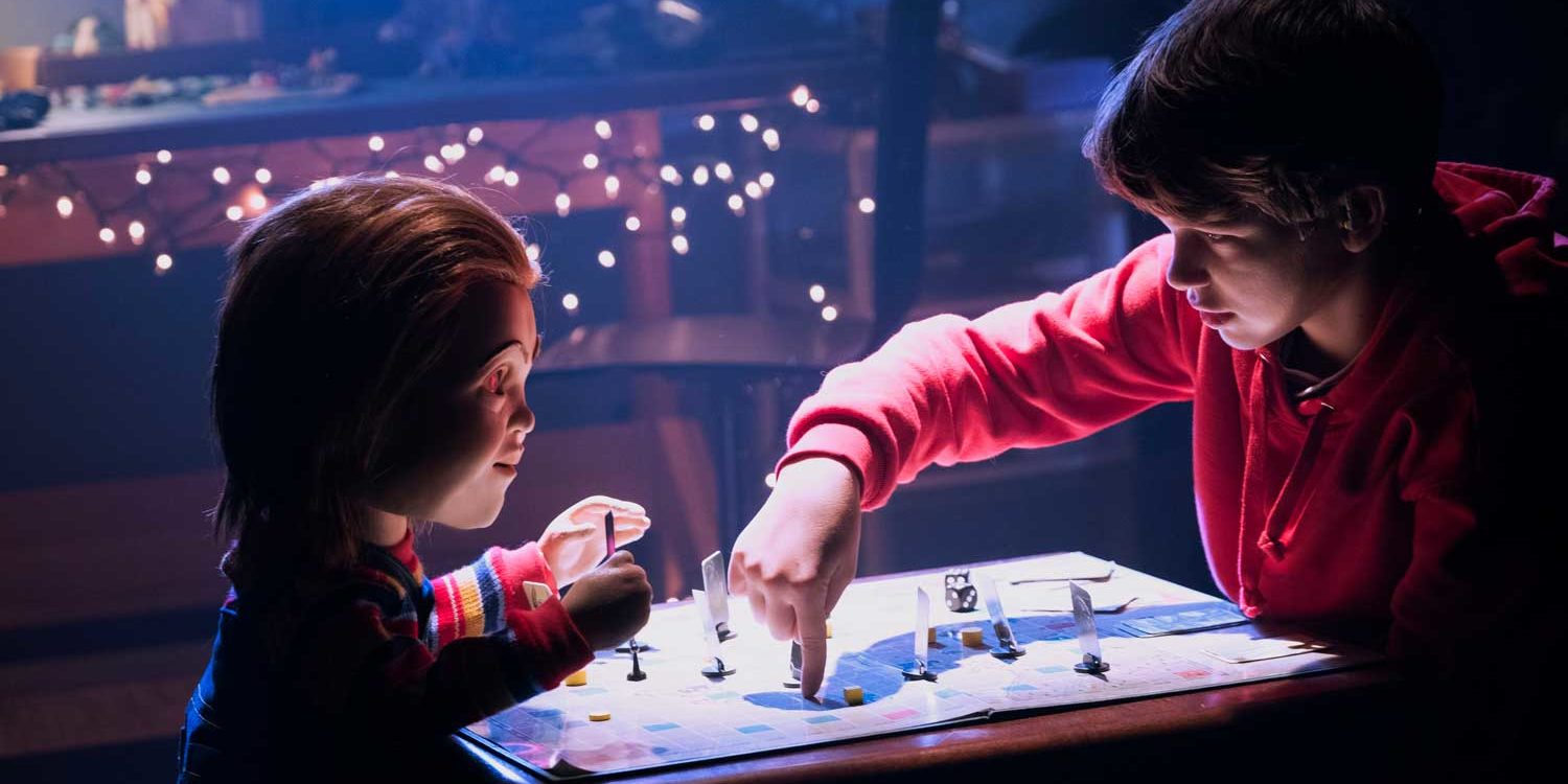 Chuchy (Mark Hammil en VO) y Gabriel Bateman en la película Muñeco Diabólico (Crítica de cine)