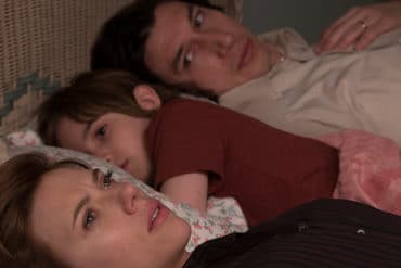 Adam Driver, Azhy Robertson y Scarlett Johansson
