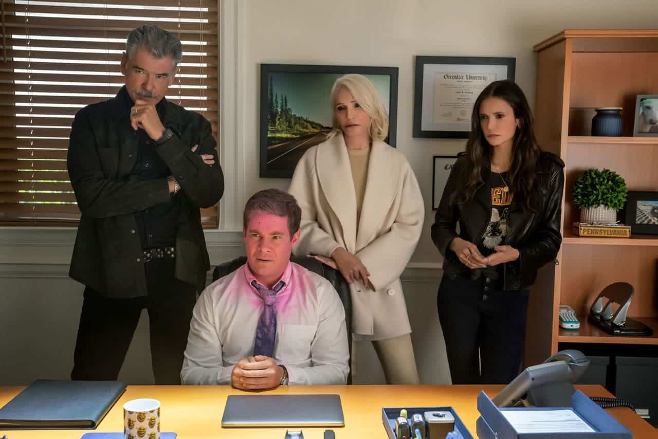 Adam Devine, Ellen Barkin, Nina Dobrev y Pierce Brosnan