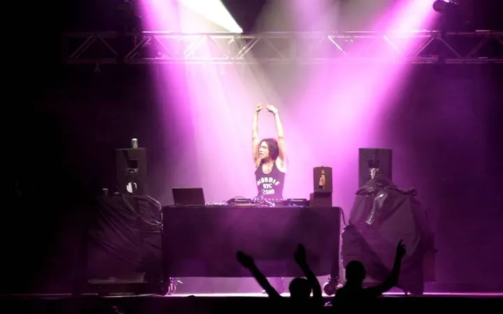 MARIO VAQUERIZO MTV MADRID BEACH 2011 02