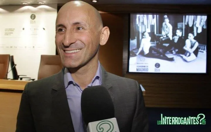 Modesto Lomba, Diseñador de Moda