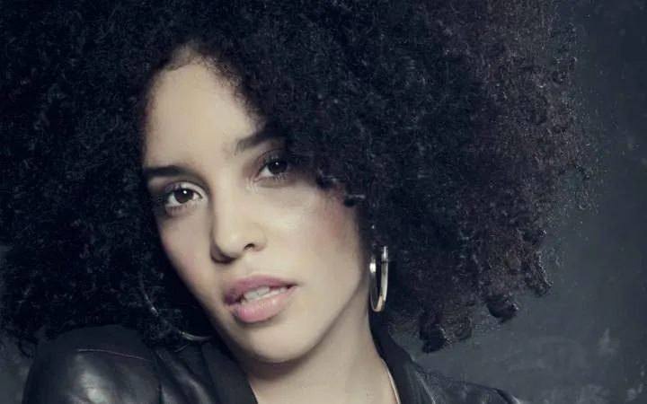 CHILA LYNN WHEN LOVE REAL WOMAN 02