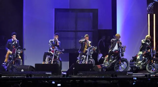 Auryn en el escenario de los Premios 40 Principales 2012