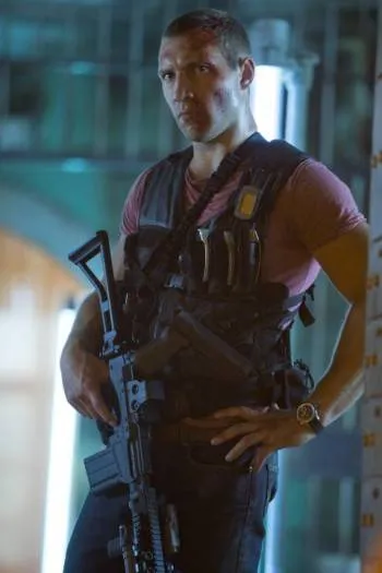 McClain hijo (Jai Courtney)