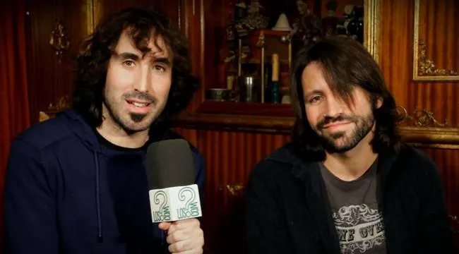 Grito Canalla durante entrevista y acústico