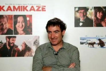 Alex Pina Director de Kamikaze