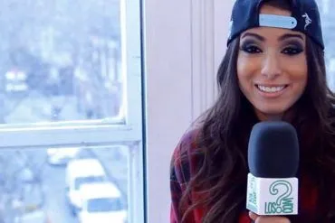 Anitta durante la entrevista a LosInterrogantes.com