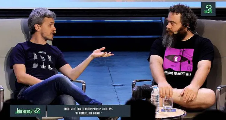 Patrick Rothfuss y Juan Gómez Jurado durante el coloquio