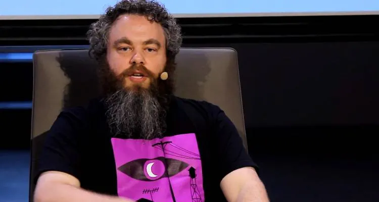 Patrick Rothfuss durante el coloquio