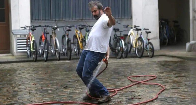 Imagen de 'En un patio de París'