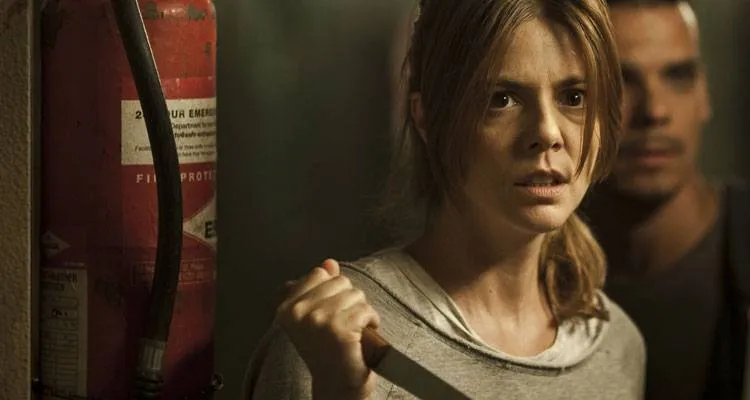 Manuela Velasco esperando a un zombie en 'Rec 4 , Apocalipsis'