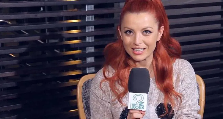 Elena Gheorghe presentando 'Mamma Mía' (He's italiano) en entrevista