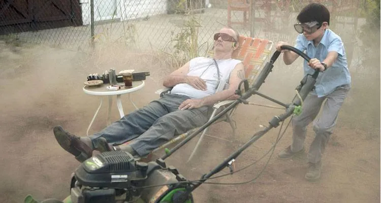 Imagen de Bill Murray y Jaeden Lieberher en una escena de 