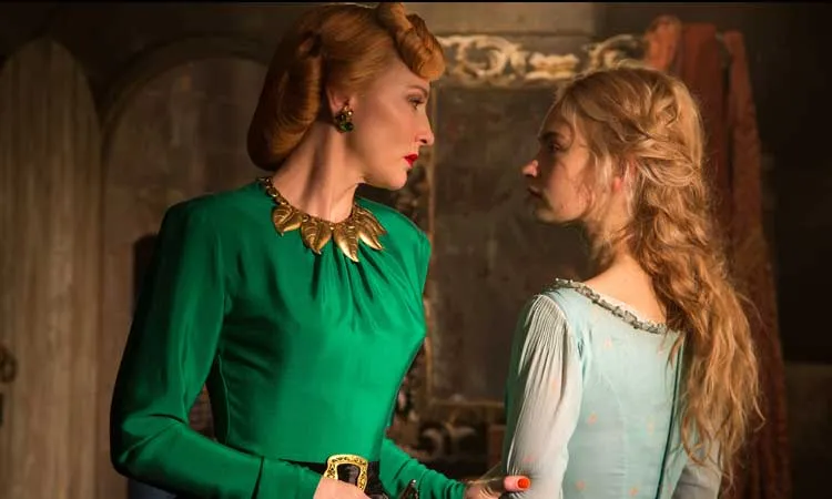 Lily James y Cate Blanchett en la película 