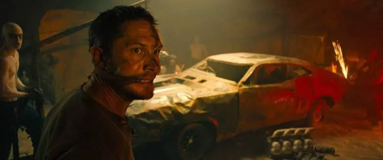 Max (Tom Hardy) en apuros