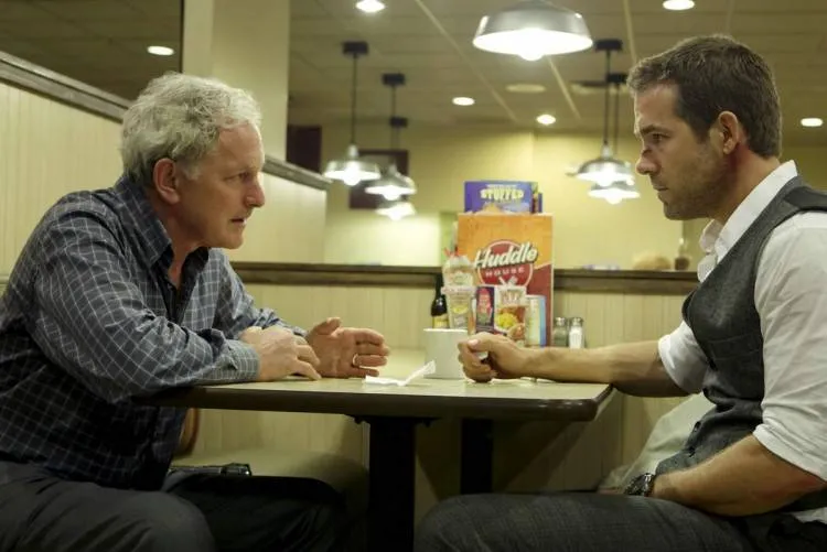 Victor Garber frenta a Ryan Reynolds