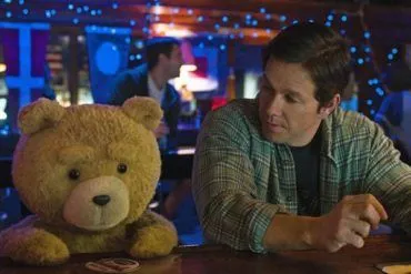 Ted y Mark Wahlberg en la película 'Ted 2' (2015)