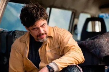 Imagen de Benicio Del Toro en la película 'Un día perfecto'