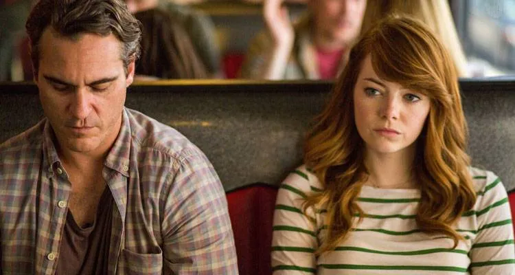 Emma Stone y Joaquin Phoenix en la película 'Irracional man' (2015)