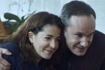 Nora Navas y Francesc Garrido en la película 'La adopción' (2015)