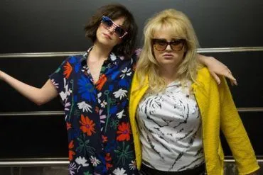 Dakota Johnson y Rebel Wilson