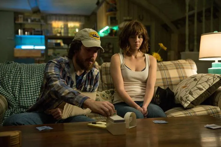 John Gallagher Jr. interpreta a Emmett y Mary Elizabeth a Michelle en Calle Cloverfield 10